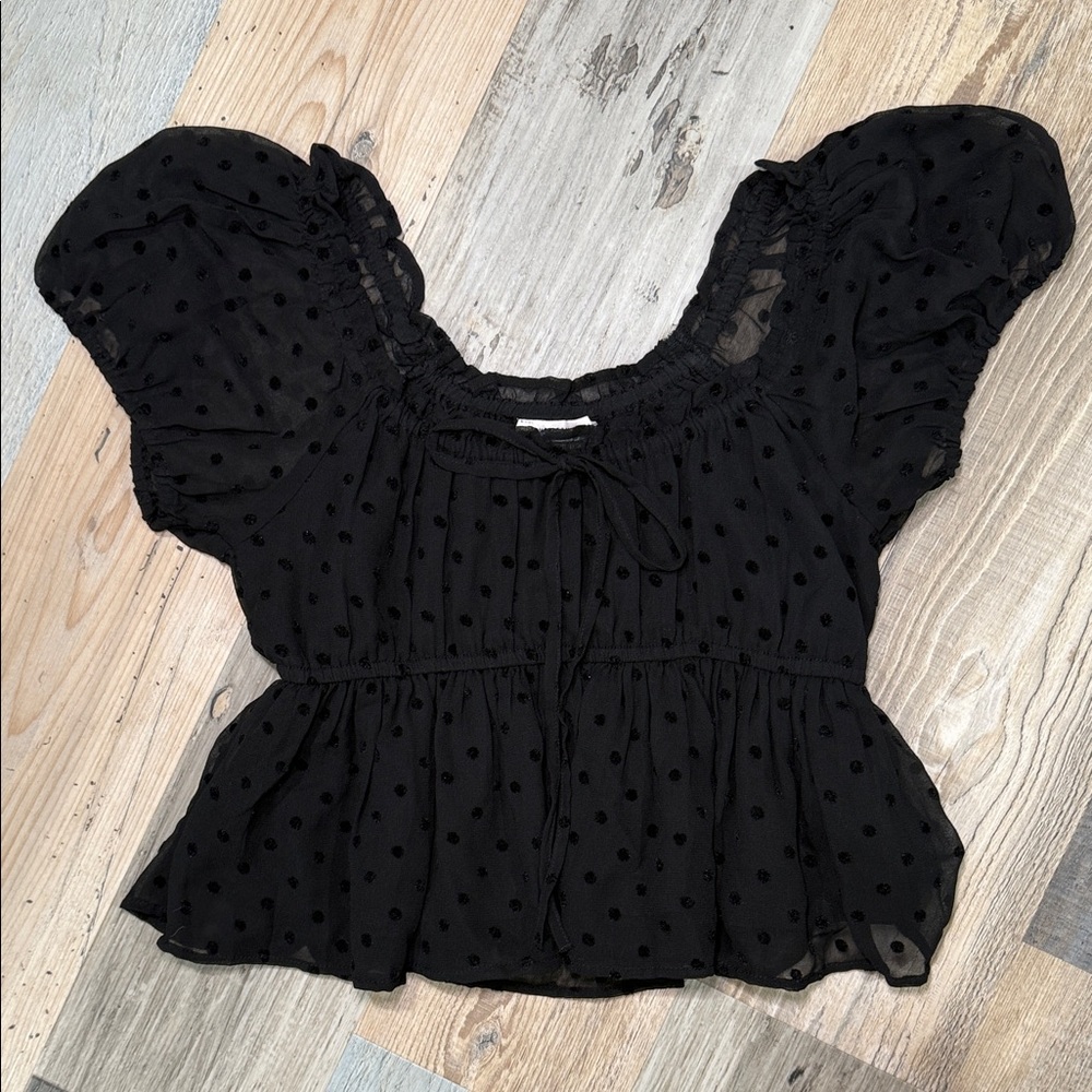 American Eagle Black polka dot peasant puff Sleeve Blouse